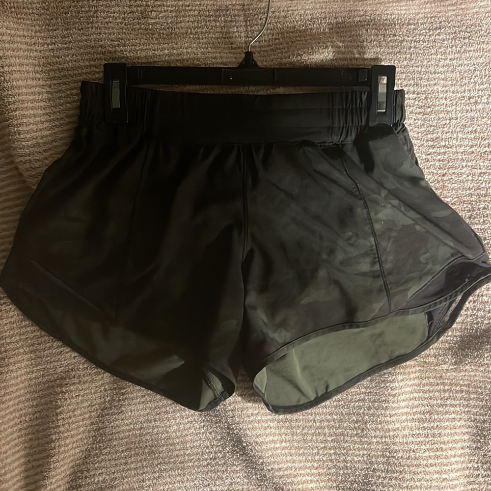 🍋 Incognito Camo Multi Gator Green/Black Lululemon Hotty Hot ShortII Long 4" - Picture 7 of 10